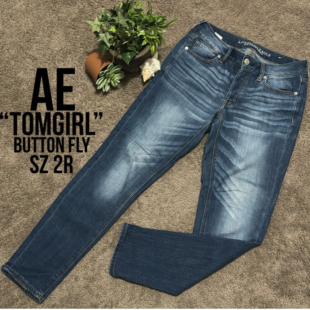 American Eagle “Tomgirl” Jeans-Sz 2R-Button Fly Front-Whisker Distressing-EUC